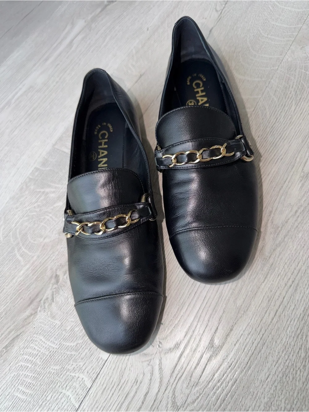 CHANEL Black Leather Chain-Link Loafers